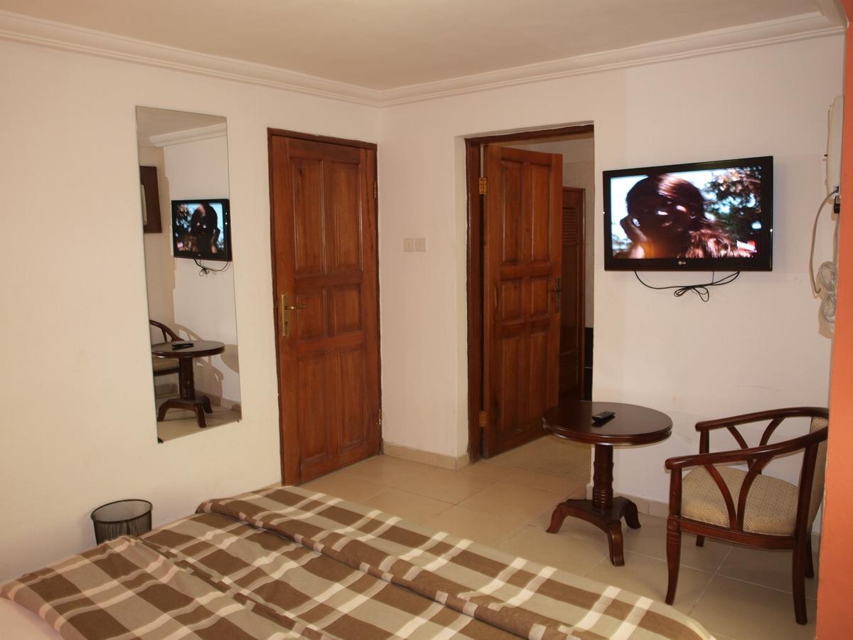 Apollo Hotel Lagos Bagian luar foto