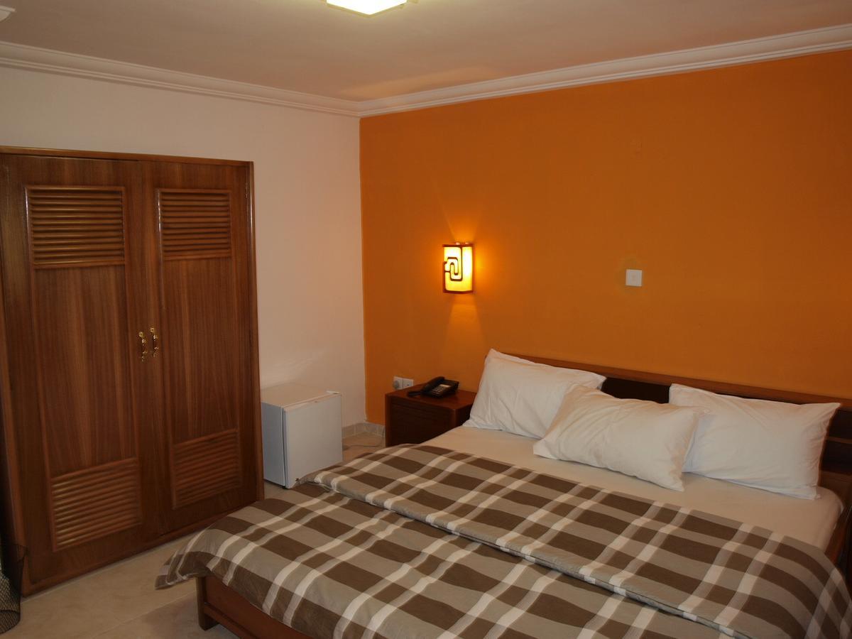 Apollo Hotel Lagos Bagian luar foto