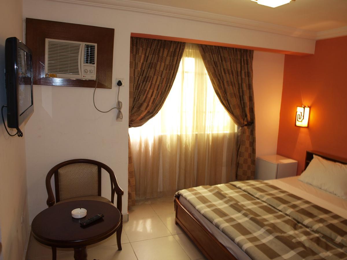 Apollo Hotel Lagos Bagian luar foto