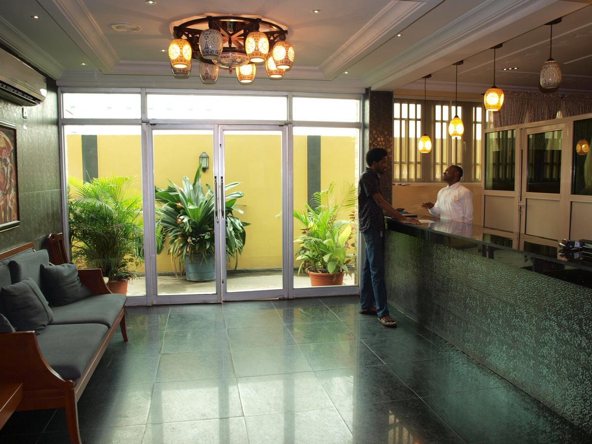 Apollo Hotel Lagos Bagian luar foto