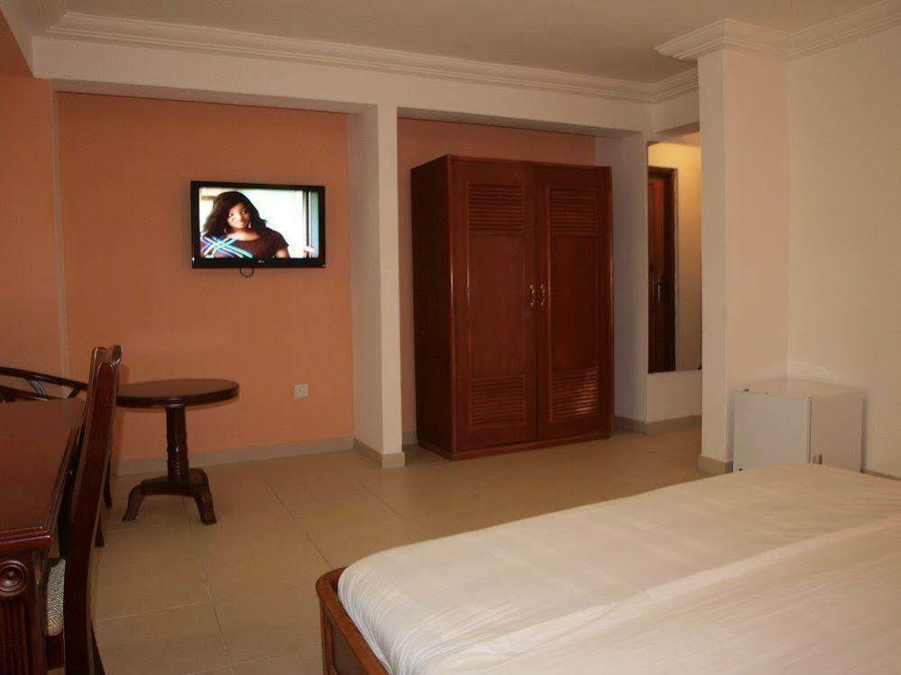 Apollo Hotel Lagos Bagian luar foto